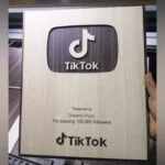 Crea una placa conmemorativa por alcanzar los 100 000 seguidores en (TikTok)