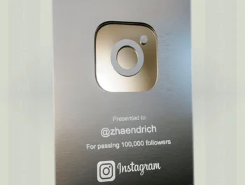 Crea una Placa Personalizada de Instagram con 100,000 Seguidores