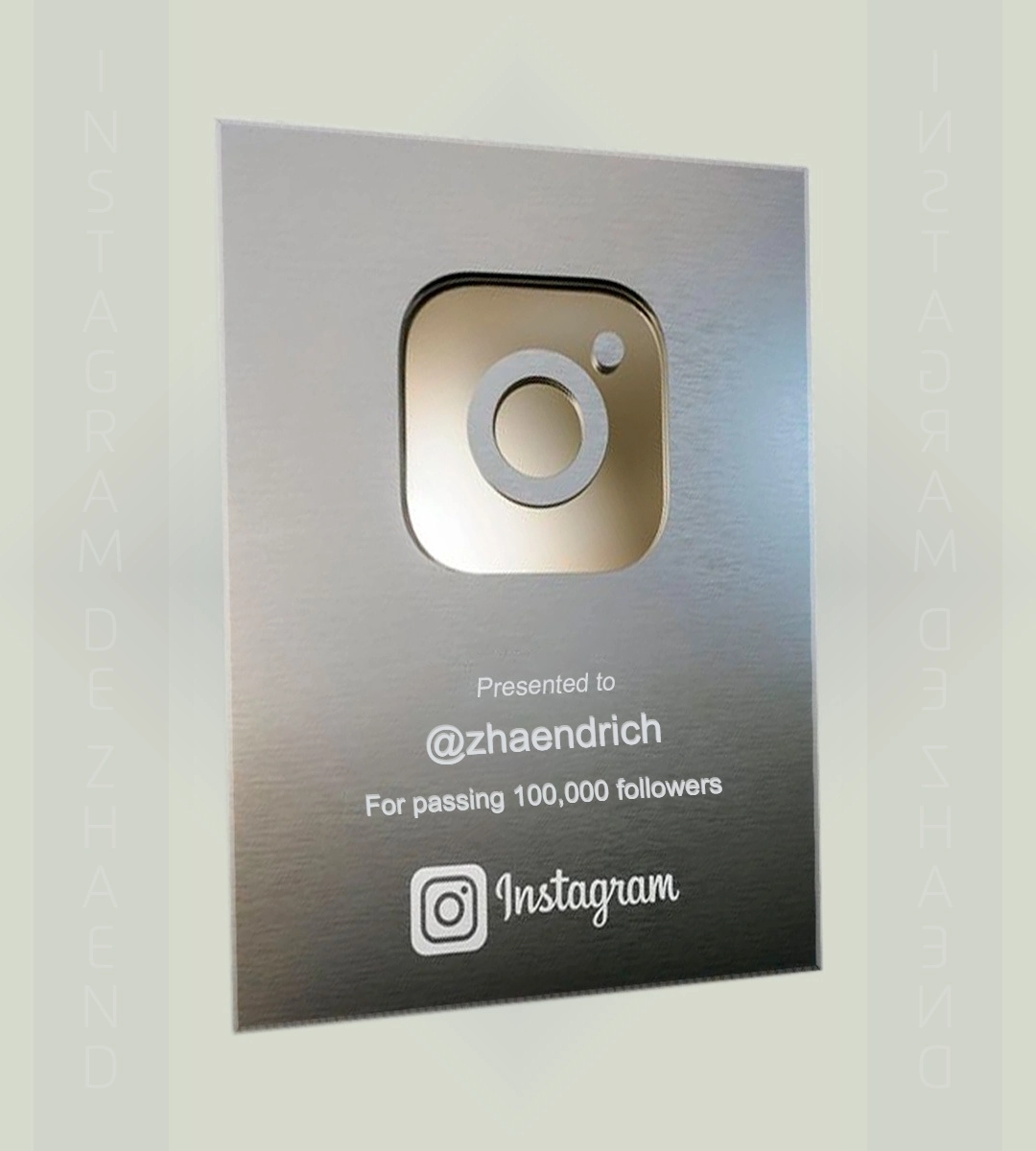 Crea una Placa Personalizada de Instagram con 100,000 Seguidores
